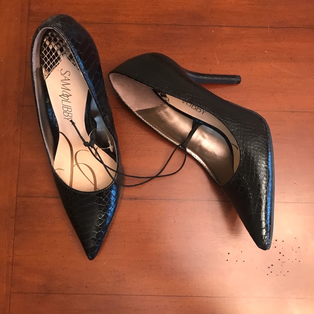 NWOT Sam & Libby Black Snake Skin Pumps